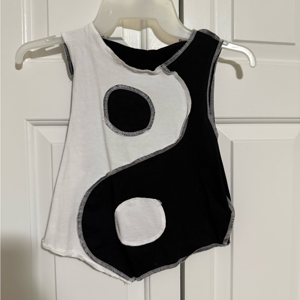 Yin Yang Sleeveless Top - Black & White